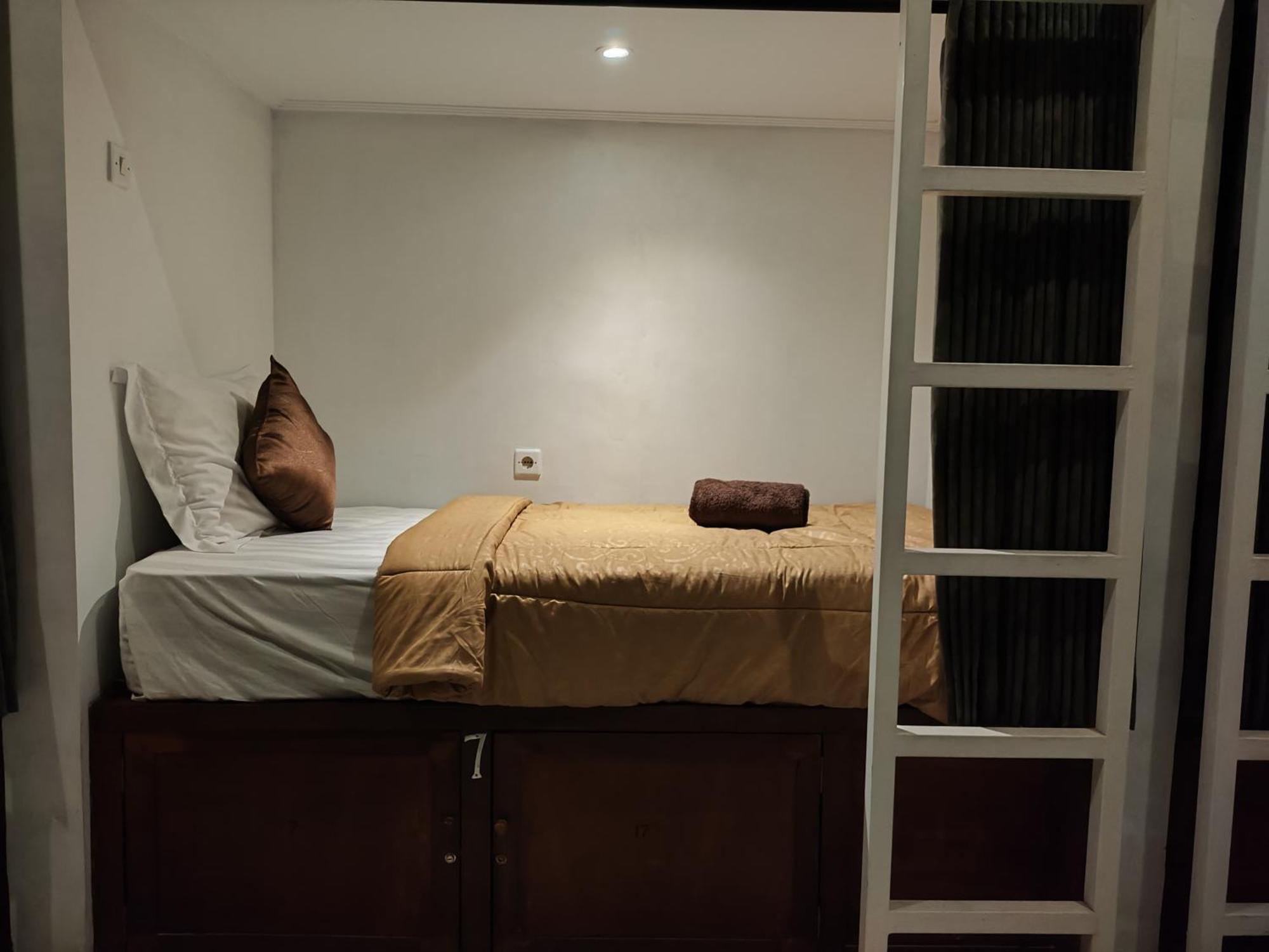 Ega S Hostel Batununggul Exteriör bild